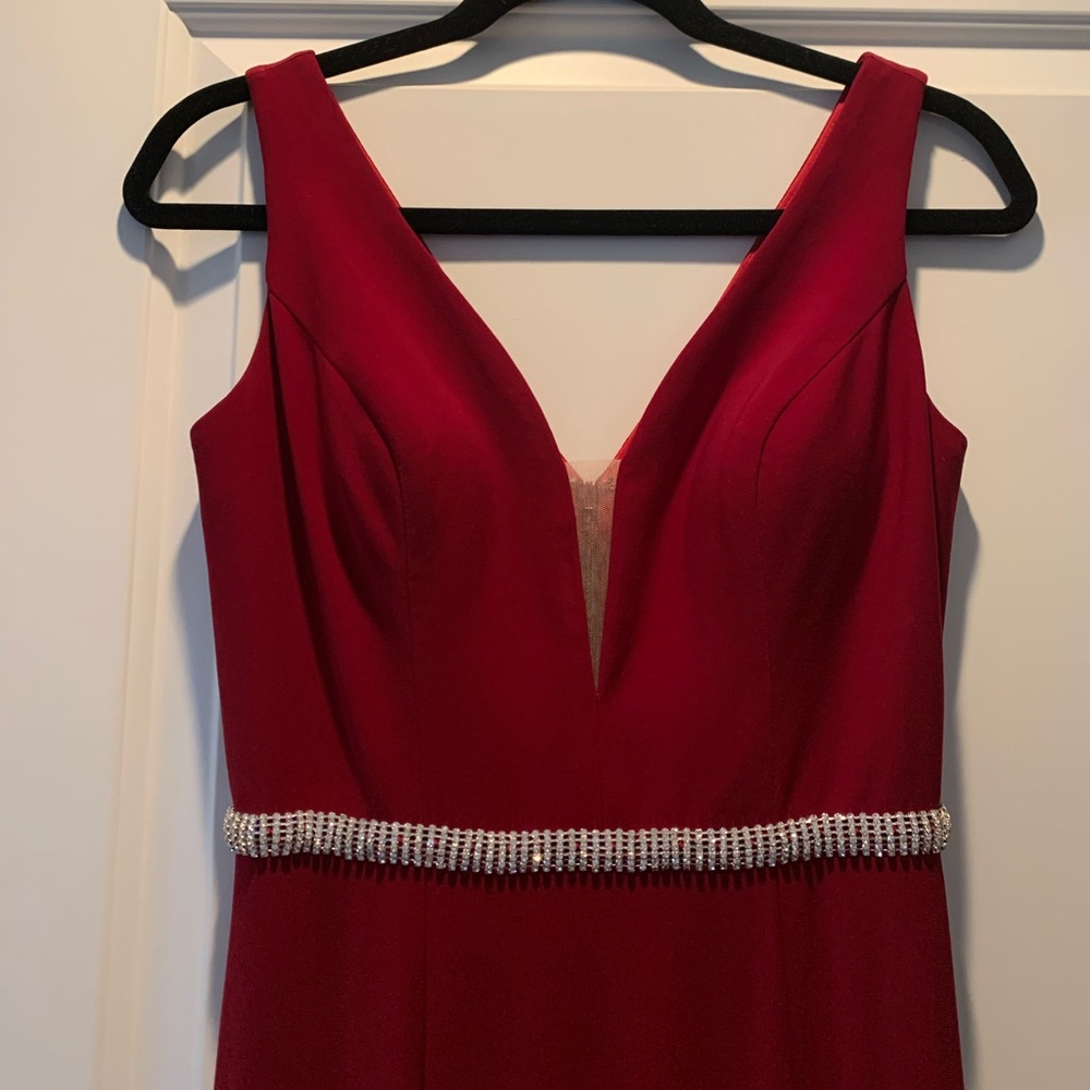 Red Gown - Picture 4 of 8